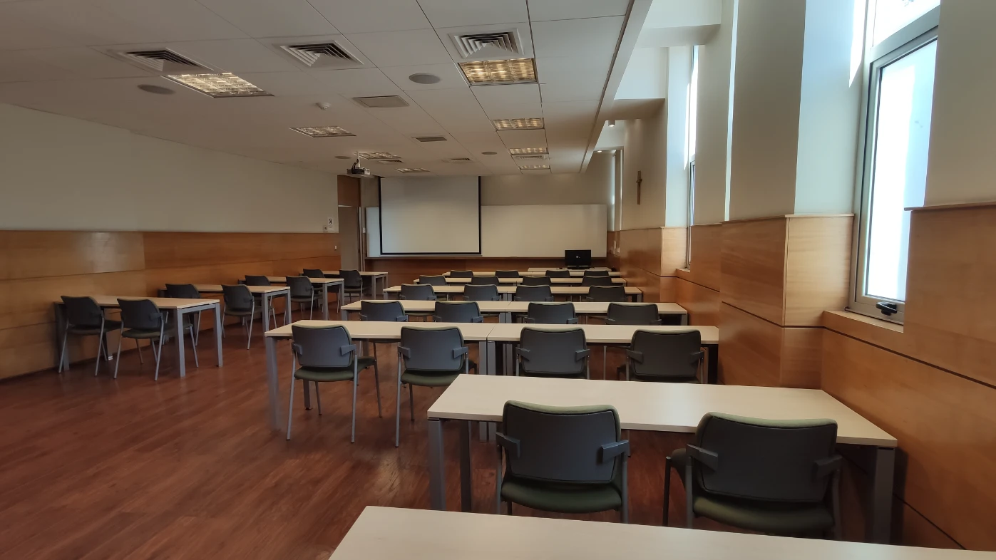 Sala Cerro Barón en Espacios PUCV Santiago, Providencia