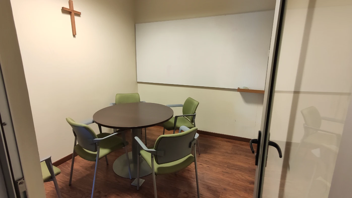 Sala de Estudio para 4 personas en Espacios PUCV Santiago, Providencia